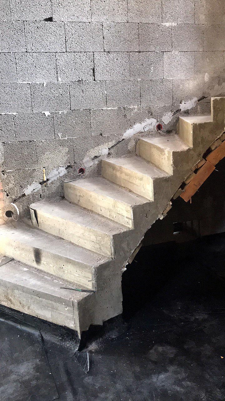 лестница радиусная из монолитного армированного бетона